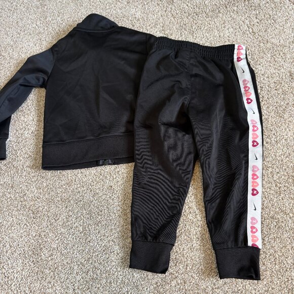 Nike Track Suit Sweater & Pants  Black Pink 2T Toddler Girls Hearts - Picture 9 of 9